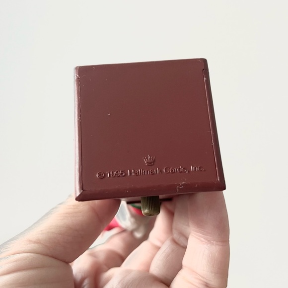 VTG Hallmark Wind Up Violinist Mouse Ornament Music Makes Christmas Merrier” ‘95 - Picture 8 of 8